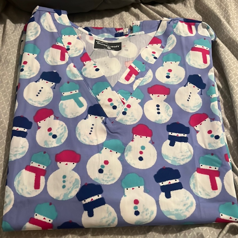 Printed Scrub Top. 2x